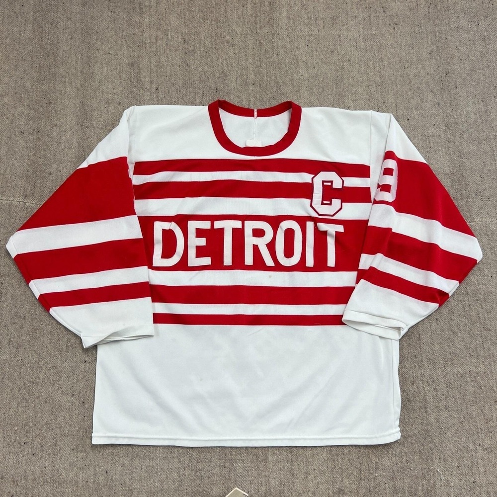 Vintage Detroit Redwings Jersey Mens Large White 1990s Steve Yzerman CCM